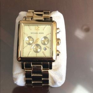 Barely worn GOLD Michael Kors watch.